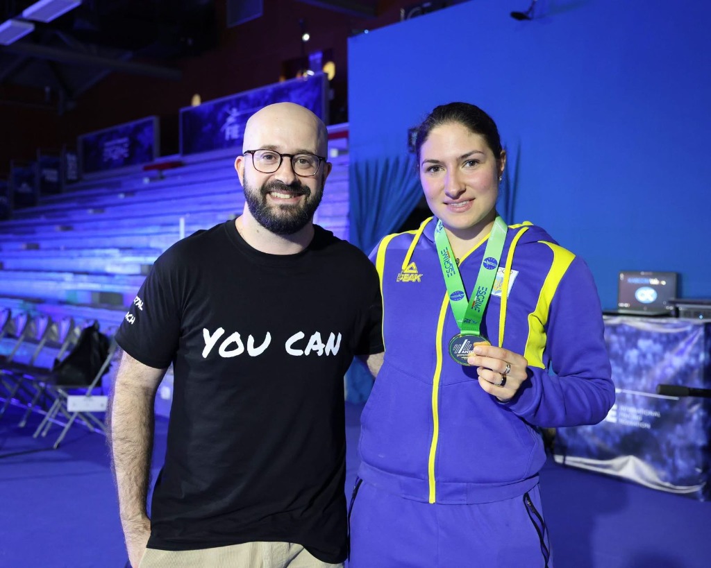 Benjamin Benois celebrating European Fencing Championships 2026 victory with Olga Sopit